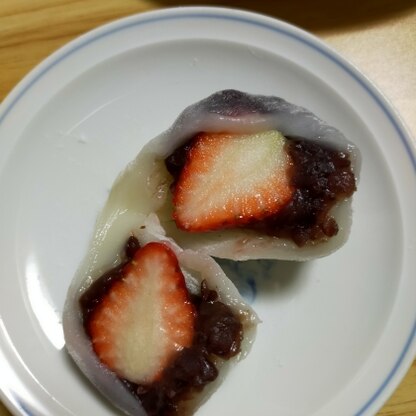 小さめのいちごを包みました。多めの片栗粉で包むのもベタつかなかったです。とても美味しかったです。